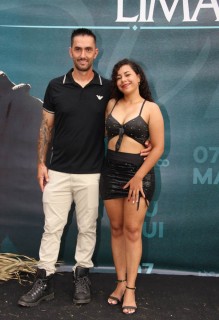 <a style='margin-left: 5px;' class='btn btn-xs btn-social btn-facebook' href='https://www.facebook.com/sharer/sharer.php?u=https://www.galeramix.com.br/imagem/a163/800-800-90/conteudo/site_galerias/163/gustavo-lima-costelaco-junior-seco-galeramix-145.jpg' rel='popup' data-width='500' data-height='400'><i class='fa fa-facebook'></i>Compartilhar <span class='hidden-xs'>no Facebook</span></a> <a class='btn btn-default btn-xs' target='_blank' href='imagem/a163/800-800-90/conteudo/site_galerias/163/gustavo-lima-costelaco-junior-seco-galeramix-145.jpg'><span class='glyphicon glyphicon-cloud-download'></span> Salvar</a>