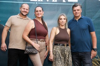 <a style='margin-left: 5px;' class='btn btn-xs btn-social btn-facebook' href='https://www.facebook.com/sharer/sharer.php?u=https://www.galeramix.com.br/imagem/a163/800-800-90/conteudo/site_galerias/163/gustavo-lima-costelaco-junior-seco-galeramix-15.jpg' rel='popup' data-width='500' data-height='400'><i class='fa fa-facebook'></i>Compartilhar <span class='hidden-xs'>no Facebook</span></a> <a class='btn btn-default btn-xs' target='_blank' href='imagem/a163/800-800-90/conteudo/site_galerias/163/gustavo-lima-costelaco-junior-seco-galeramix-15.jpg'><span class='glyphicon glyphicon-cloud-download'></span> Salvar</a>