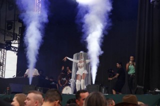 <a style='margin-left: 5px;' class='btn btn-xs btn-social btn-facebook' href='https://www.facebook.com/sharer/sharer.php?u=https://www.galeramix.com.br/imagem/a163/800-800-90/conteudo/site_galerias/163/gustavo-lima-costelaco-junior-seco-galeramix-162.jpg' rel='popup' data-width='500' data-height='400'><i class='fa fa-facebook'></i>Compartilhar <span class='hidden-xs'>no Facebook</span></a> <a class='btn btn-default btn-xs' target='_blank' href='imagem/a163/800-800-90/conteudo/site_galerias/163/gustavo-lima-costelaco-junior-seco-galeramix-162.jpg'><span class='glyphicon glyphicon-cloud-download'></span> Salvar</a>