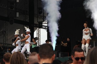 <a style='margin-left: 5px;' class='btn btn-xs btn-social btn-facebook' href='https://www.facebook.com/sharer/sharer.php?u=https://www.galeramix.com.br/imagem/a163/800-800-90/conteudo/site_galerias/163/gustavo-lima-costelaco-junior-seco-galeramix-164.jpg' rel='popup' data-width='500' data-height='400'><i class='fa fa-facebook'></i>Compartilhar <span class='hidden-xs'>no Facebook</span></a> <a class='btn btn-default btn-xs' target='_blank' href='imagem/a163/800-800-90/conteudo/site_galerias/163/gustavo-lima-costelaco-junior-seco-galeramix-164.jpg'><span class='glyphicon glyphicon-cloud-download'></span> Salvar</a>