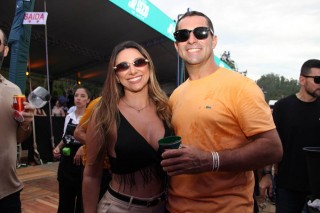 <a style='margin-left: 5px;' class='btn btn-xs btn-social btn-facebook' href='https://www.facebook.com/sharer/sharer.php?u=https://www.galeramix.com.br/imagem/a163/800-800-90/conteudo/site_galerias/163/gustavo-lima-costelaco-junior-seco-galeramix-166.jpg' rel='popup' data-width='500' data-height='400'><i class='fa fa-facebook'></i>Compartilhar <span class='hidden-xs'>no Facebook</span></a> <a class='btn btn-default btn-xs' target='_blank' href='imagem/a163/800-800-90/conteudo/site_galerias/163/gustavo-lima-costelaco-junior-seco-galeramix-166.jpg'><span class='glyphicon glyphicon-cloud-download'></span> Salvar</a>