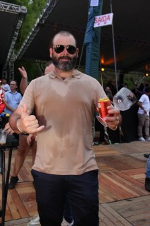 <a style='margin-left: 5px;' class='btn btn-xs btn-social btn-facebook' href='https://www.facebook.com/sharer/sharer.php?u=https://www.galeramix.com.br/imagem/a163/800-800-90/conteudo/site_galerias/163/gustavo-lima-costelaco-junior-seco-galeramix-169.jpg' rel='popup' data-width='500' data-height='400'><i class='fa fa-facebook'></i>Compartilhar <span class='hidden-xs'>no Facebook</span></a> <a class='btn btn-default btn-xs' target='_blank' href='imagem/a163/800-800-90/conteudo/site_galerias/163/gustavo-lima-costelaco-junior-seco-galeramix-169.jpg'><span class='glyphicon glyphicon-cloud-download'></span> Salvar</a>