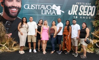 <a style='margin-left: 5px;' class='btn btn-xs btn-social btn-facebook' href='https://www.facebook.com/sharer/sharer.php?u=https://www.galeramix.com.br/imagem/a163/800-800-90/conteudo/site_galerias/163/gustavo-lima-costelaco-junior-seco-galeramix-17.jpg' rel='popup' data-width='500' data-height='400'><i class='fa fa-facebook'></i>Compartilhar <span class='hidden-xs'>no Facebook</span></a> <a class='btn btn-default btn-xs' target='_blank' href='imagem/a163/800-800-90/conteudo/site_galerias/163/gustavo-lima-costelaco-junior-seco-galeramix-17.jpg'><span class='glyphicon glyphicon-cloud-download'></span> Salvar</a>