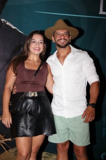 <a style='margin-left: 5px;' class='btn btn-xs btn-social btn-facebook' href='https://www.facebook.com/sharer/sharer.php?u=https://www.galeramix.com.br/imagem/a163/800-800-90/conteudo/site_galerias/163/gustavo-lima-costelaco-junior-seco-galeramix-172.jpg' rel='popup' data-width='500' data-height='400'><i class='fa fa-facebook'></i>Compartilhar <span class='hidden-xs'>no Facebook</span></a> <a class='btn btn-default btn-xs' target='_blank' href='imagem/a163/800-800-90/conteudo/site_galerias/163/gustavo-lima-costelaco-junior-seco-galeramix-172.jpg'><span class='glyphicon glyphicon-cloud-download'></span> Salvar</a>