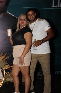 <a style='margin-left: 5px;' class='btn btn-xs btn-social btn-facebook' href='https://www.facebook.com/sharer/sharer.php?u=https://www.galeramix.com.br/imagem/a163/800-800-90/conteudo/site_galerias/163/gustavo-lima-costelaco-junior-seco-galeramix-176.jpg' rel='popup' data-width='500' data-height='400'><i class='fa fa-facebook'></i>Compartilhar <span class='hidden-xs'>no Facebook</span></a> <a class='btn btn-default btn-xs' target='_blank' href='imagem/a163/800-800-90/conteudo/site_galerias/163/gustavo-lima-costelaco-junior-seco-galeramix-176.jpg'><span class='glyphicon glyphicon-cloud-download'></span> Salvar</a>