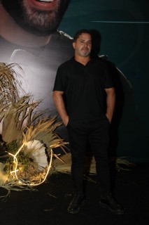 <a style='margin-left: 5px;' class='btn btn-xs btn-social btn-facebook' href='https://www.facebook.com/sharer/sharer.php?u=https://www.galeramix.com.br/imagem/a163/800-800-90/conteudo/site_galerias/163/gustavo-lima-costelaco-junior-seco-galeramix-178.jpg' rel='popup' data-width='500' data-height='400'><i class='fa fa-facebook'></i>Compartilhar <span class='hidden-xs'>no Facebook</span></a> <a class='btn btn-default btn-xs' target='_blank' href='imagem/a163/800-800-90/conteudo/site_galerias/163/gustavo-lima-costelaco-junior-seco-galeramix-178.jpg'><span class='glyphicon glyphicon-cloud-download'></span> Salvar</a>