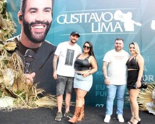 <a style='margin-left: 5px;' class='btn btn-xs btn-social btn-facebook' href='https://www.facebook.com/sharer/sharer.php?u=https://www.galeramix.com.br/imagem/a163/800-800-90/conteudo/site_galerias/163/gustavo-lima-costelaco-junior-seco-galeramix-18.jpg' rel='popup' data-width='500' data-height='400'><i class='fa fa-facebook'></i>Compartilhar <span class='hidden-xs'>no Facebook</span></a> <a class='btn btn-default btn-xs' target='_blank' href='imagem/a163/800-800-90/conteudo/site_galerias/163/gustavo-lima-costelaco-junior-seco-galeramix-18.jpg'><span class='glyphicon glyphicon-cloud-download'></span> Salvar</a>