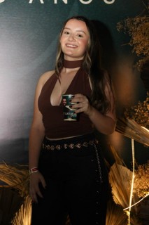 <a style='margin-left: 5px;' class='btn btn-xs btn-social btn-facebook' href='https://www.facebook.com/sharer/sharer.php?u=https://www.galeramix.com.br/imagem/a163/800-800-90/conteudo/site_galerias/163/gustavo-lima-costelaco-junior-seco-galeramix-187.jpg' rel='popup' data-width='500' data-height='400'><i class='fa fa-facebook'></i>Compartilhar <span class='hidden-xs'>no Facebook</span></a> <a class='btn btn-default btn-xs' target='_blank' href='imagem/a163/800-800-90/conteudo/site_galerias/163/gustavo-lima-costelaco-junior-seco-galeramix-187.jpg'><span class='glyphicon glyphicon-cloud-download'></span> Salvar</a>