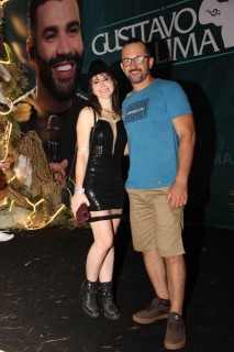 <a style='margin-left: 5px;' class='btn btn-xs btn-social btn-facebook' href='https://www.facebook.com/sharer/sharer.php?u=https://www.galeramix.com.br/imagem/a163/800-800-90/conteudo/site_galerias/163/gustavo-lima-costelaco-junior-seco-galeramix-193.jpg' rel='popup' data-width='500' data-height='400'><i class='fa fa-facebook'></i>Compartilhar <span class='hidden-xs'>no Facebook</span></a> <a class='btn btn-default btn-xs' target='_blank' href='imagem/a163/800-800-90/conteudo/site_galerias/163/gustavo-lima-costelaco-junior-seco-galeramix-193.jpg'><span class='glyphicon glyphicon-cloud-download'></span> Salvar</a>