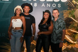 <a style='margin-left: 5px;' class='btn btn-xs btn-social btn-facebook' href='https://www.facebook.com/sharer/sharer.php?u=https://www.galeramix.com.br/imagem/a163/800-800-90/conteudo/site_galerias/163/gustavo-lima-costelaco-junior-seco-galeramix-197.jpg' rel='popup' data-width='500' data-height='400'><i class='fa fa-facebook'></i>Compartilhar <span class='hidden-xs'>no Facebook</span></a> <a class='btn btn-default btn-xs' target='_blank' href='imagem/a163/800-800-90/conteudo/site_galerias/163/gustavo-lima-costelaco-junior-seco-galeramix-197.jpg'><span class='glyphicon glyphicon-cloud-download'></span> Salvar</a>