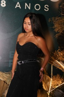 <a style='margin-left: 5px;' class='btn btn-xs btn-social btn-facebook' href='https://www.facebook.com/sharer/sharer.php?u=https://www.galeramix.com.br/imagem/a163/800-800-90/conteudo/site_galerias/163/gustavo-lima-costelaco-junior-seco-galeramix-202.jpg' rel='popup' data-width='500' data-height='400'><i class='fa fa-facebook'></i>Compartilhar <span class='hidden-xs'>no Facebook</span></a> <a class='btn btn-default btn-xs' target='_blank' href='imagem/a163/800-800-90/conteudo/site_galerias/163/gustavo-lima-costelaco-junior-seco-galeramix-202.jpg'><span class='glyphicon glyphicon-cloud-download'></span> Salvar</a>