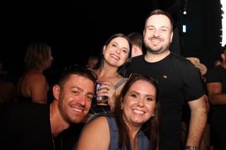 <a style='margin-left: 5px;' class='btn btn-xs btn-social btn-facebook' href='https://www.facebook.com/sharer/sharer.php?u=https://www.galeramix.com.br/imagem/a163/800-800-90/conteudo/site_galerias/163/gustavo-lima-costelaco-junior-seco-galeramix-210.jpg' rel='popup' data-width='500' data-height='400'><i class='fa fa-facebook'></i>Compartilhar <span class='hidden-xs'>no Facebook</span></a> <a class='btn btn-default btn-xs' target='_blank' href='imagem/a163/800-800-90/conteudo/site_galerias/163/gustavo-lima-costelaco-junior-seco-galeramix-210.jpg'><span class='glyphicon glyphicon-cloud-download'></span> Salvar</a>