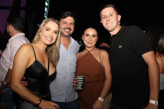 <a style='margin-left: 5px;' class='btn btn-xs btn-social btn-facebook' href='https://www.facebook.com/sharer/sharer.php?u=https://www.galeramix.com.br/imagem/a163/800-800-90/conteudo/site_galerias/163/gustavo-lima-costelaco-junior-seco-galeramix-214.jpg' rel='popup' data-width='500' data-height='400'><i class='fa fa-facebook'></i>Compartilhar <span class='hidden-xs'>no Facebook</span></a> <a class='btn btn-default btn-xs' target='_blank' href='imagem/a163/800-800-90/conteudo/site_galerias/163/gustavo-lima-costelaco-junior-seco-galeramix-214.jpg'><span class='glyphicon glyphicon-cloud-download'></span> Salvar</a>