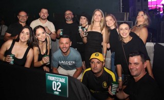 <a style='margin-left: 5px;' class='btn btn-xs btn-social btn-facebook' href='https://www.facebook.com/sharer/sharer.php?u=https://www.galeramix.com.br/imagem/a163/800-800-90/conteudo/site_galerias/163/gustavo-lima-costelaco-junior-seco-galeramix-215.jpg' rel='popup' data-width='500' data-height='400'><i class='fa fa-facebook'></i>Compartilhar <span class='hidden-xs'>no Facebook</span></a> <a class='btn btn-default btn-xs' target='_blank' href='imagem/a163/800-800-90/conteudo/site_galerias/163/gustavo-lima-costelaco-junior-seco-galeramix-215.jpg'><span class='glyphicon glyphicon-cloud-download'></span> Salvar</a>