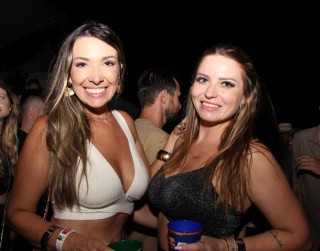 <a style='margin-left: 5px;' class='btn btn-xs btn-social btn-facebook' href='https://www.facebook.com/sharer/sharer.php?u=https://www.galeramix.com.br/imagem/a163/800-800-90/conteudo/site_galerias/163/gustavo-lima-costelaco-junior-seco-galeramix-223.jpg' rel='popup' data-width='500' data-height='400'><i class='fa fa-facebook'></i>Compartilhar <span class='hidden-xs'>no Facebook</span></a> <a class='btn btn-default btn-xs' target='_blank' href='imagem/a163/800-800-90/conteudo/site_galerias/163/gustavo-lima-costelaco-junior-seco-galeramix-223.jpg'><span class='glyphicon glyphicon-cloud-download'></span> Salvar</a>