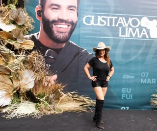 <a style='margin-left: 5px;' class='btn btn-xs btn-social btn-facebook' href='https://www.facebook.com/sharer/sharer.php?u=https://www.galeramix.com.br/imagem/a163/800-800-90/conteudo/site_galerias/163/gustavo-lima-costelaco-junior-seco-galeramix-226.jpg' rel='popup' data-width='500' data-height='400'><i class='fa fa-facebook'></i>Compartilhar <span class='hidden-xs'>no Facebook</span></a> <a class='btn btn-default btn-xs' target='_blank' href='imagem/a163/800-800-90/conteudo/site_galerias/163/gustavo-lima-costelaco-junior-seco-galeramix-226.jpg'><span class='glyphicon glyphicon-cloud-download'></span> Salvar</a>