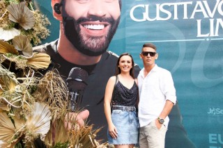 <a style='margin-left: 5px;' class='btn btn-xs btn-social btn-facebook' href='https://www.facebook.com/sharer/sharer.php?u=https://www.galeramix.com.br/imagem/a163/800-800-90/conteudo/site_galerias/163/gustavo-lima-costelaco-junior-seco-galeramix-232.jpg' rel='popup' data-width='500' data-height='400'><i class='fa fa-facebook'></i>Compartilhar <span class='hidden-xs'>no Facebook</span></a> <a class='btn btn-default btn-xs' target='_blank' href='imagem/a163/800-800-90/conteudo/site_galerias/163/gustavo-lima-costelaco-junior-seco-galeramix-232.jpg'><span class='glyphicon glyphicon-cloud-download'></span> Salvar</a>