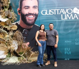 <a style='margin-left: 5px;' class='btn btn-xs btn-social btn-facebook' href='https://www.facebook.com/sharer/sharer.php?u=https://www.galeramix.com.br/imagem/a163/800-800-90/conteudo/site_galerias/163/gustavo-lima-costelaco-junior-seco-galeramix-234.jpg' rel='popup' data-width='500' data-height='400'><i class='fa fa-facebook'></i>Compartilhar <span class='hidden-xs'>no Facebook</span></a> <a class='btn btn-default btn-xs' target='_blank' href='imagem/a163/800-800-90/conteudo/site_galerias/163/gustavo-lima-costelaco-junior-seco-galeramix-234.jpg'><span class='glyphicon glyphicon-cloud-download'></span> Salvar</a>