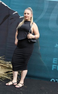 <a style='margin-left: 5px;' class='btn btn-xs btn-social btn-facebook' href='https://www.facebook.com/sharer/sharer.php?u=https://www.galeramix.com.br/imagem/a163/800-800-90/conteudo/site_galerias/163/gustavo-lima-costelaco-junior-seco-galeramix-237.jpg' rel='popup' data-width='500' data-height='400'><i class='fa fa-facebook'></i>Compartilhar <span class='hidden-xs'>no Facebook</span></a> <a class='btn btn-default btn-xs' target='_blank' href='imagem/a163/800-800-90/conteudo/site_galerias/163/gustavo-lima-costelaco-junior-seco-galeramix-237.jpg'><span class='glyphicon glyphicon-cloud-download'></span> Salvar</a>