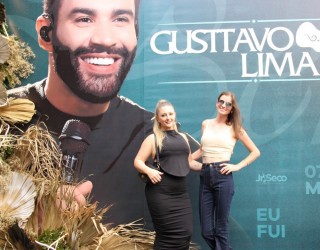 <a style='margin-left: 5px;' class='btn btn-xs btn-social btn-facebook' href='https://www.facebook.com/sharer/sharer.php?u=https://www.galeramix.com.br/imagem/a163/800-800-90/conteudo/site_galerias/163/gustavo-lima-costelaco-junior-seco-galeramix-238.jpg' rel='popup' data-width='500' data-height='400'><i class='fa fa-facebook'></i>Compartilhar <span class='hidden-xs'>no Facebook</span></a> <a class='btn btn-default btn-xs' target='_blank' href='imagem/a163/800-800-90/conteudo/site_galerias/163/gustavo-lima-costelaco-junior-seco-galeramix-238.jpg'><span class='glyphicon glyphicon-cloud-download'></span> Salvar</a>