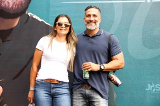 <a style='margin-left: 5px;' class='btn btn-xs btn-social btn-facebook' href='https://www.facebook.com/sharer/sharer.php?u=https://www.galeramix.com.br/imagem/a163/800-800-90/conteudo/site_galerias/163/gustavo-lima-costelaco-junior-seco-galeramix-243.jpg' rel='popup' data-width='500' data-height='400'><i class='fa fa-facebook'></i>Compartilhar <span class='hidden-xs'>no Facebook</span></a> <a class='btn btn-default btn-xs' target='_blank' href='imagem/a163/800-800-90/conteudo/site_galerias/163/gustavo-lima-costelaco-junior-seco-galeramix-243.jpg'><span class='glyphicon glyphicon-cloud-download'></span> Salvar</a>