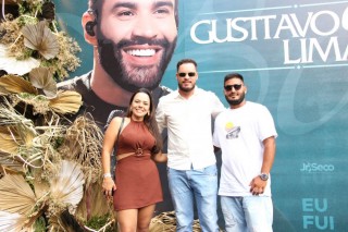 <a style='margin-left: 5px;' class='btn btn-xs btn-social btn-facebook' href='https://www.facebook.com/sharer/sharer.php?u=https://www.galeramix.com.br/imagem/a163/800-800-90/conteudo/site_galerias/163/gustavo-lima-costelaco-junior-seco-galeramix-246.jpg' rel='popup' data-width='500' data-height='400'><i class='fa fa-facebook'></i>Compartilhar <span class='hidden-xs'>no Facebook</span></a> <a class='btn btn-default btn-xs' target='_blank' href='imagem/a163/800-800-90/conteudo/site_galerias/163/gustavo-lima-costelaco-junior-seco-galeramix-246.jpg'><span class='glyphicon glyphicon-cloud-download'></span> Salvar</a>