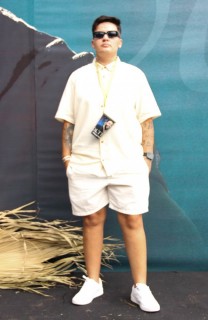 <a style='margin-left: 5px;' class='btn btn-xs btn-social btn-facebook' href='https://www.facebook.com/sharer/sharer.php?u=https://www.galeramix.com.br/imagem/a163/800-800-90/conteudo/site_galerias/163/gustavo-lima-costelaco-junior-seco-galeramix-252.jpg' rel='popup' data-width='500' data-height='400'><i class='fa fa-facebook'></i>Compartilhar <span class='hidden-xs'>no Facebook</span></a> <a class='btn btn-default btn-xs' target='_blank' href='imagem/a163/800-800-90/conteudo/site_galerias/163/gustavo-lima-costelaco-junior-seco-galeramix-252.jpg'><span class='glyphicon glyphicon-cloud-download'></span> Salvar</a>