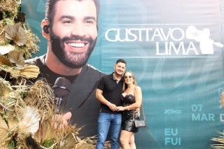 <a style='margin-left: 5px;' class='btn btn-xs btn-social btn-facebook' href='https://www.facebook.com/sharer/sharer.php?u=https://www.galeramix.com.br/imagem/a163/800-800-90/conteudo/site_galerias/163/gustavo-lima-costelaco-junior-seco-galeramix-254.jpg' rel='popup' data-width='500' data-height='400'><i class='fa fa-facebook'></i>Compartilhar <span class='hidden-xs'>no Facebook</span></a> <a class='btn btn-default btn-xs' target='_blank' href='imagem/a163/800-800-90/conteudo/site_galerias/163/gustavo-lima-costelaco-junior-seco-galeramix-254.jpg'><span class='glyphicon glyphicon-cloud-download'></span> Salvar</a>