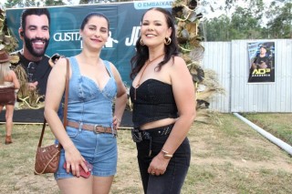 <a style='margin-left: 5px;' class='btn btn-xs btn-social btn-facebook' href='https://www.facebook.com/sharer/sharer.php?u=https://www.galeramix.com.br/imagem/a163/800-800-90/conteudo/site_galerias/163/gustavo-lima-costelaco-junior-seco-galeramix-26.jpg' rel='popup' data-width='500' data-height='400'><i class='fa fa-facebook'></i>Compartilhar <span class='hidden-xs'>no Facebook</span></a> <a class='btn btn-default btn-xs' target='_blank' href='imagem/a163/800-800-90/conteudo/site_galerias/163/gustavo-lima-costelaco-junior-seco-galeramix-26.jpg'><span class='glyphicon glyphicon-cloud-download'></span> Salvar</a>