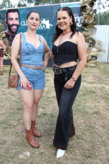 <a style='margin-left: 5px;' class='btn btn-xs btn-social btn-facebook' href='https://www.facebook.com/sharer/sharer.php?u=https://www.galeramix.com.br/imagem/a163/800-800-90/conteudo/site_galerias/163/gustavo-lima-costelaco-junior-seco-galeramix-27.jpg' rel='popup' data-width='500' data-height='400'><i class='fa fa-facebook'></i>Compartilhar <span class='hidden-xs'>no Facebook</span></a> <a class='btn btn-default btn-xs' target='_blank' href='imagem/a163/800-800-90/conteudo/site_galerias/163/gustavo-lima-costelaco-junior-seco-galeramix-27.jpg'><span class='glyphicon glyphicon-cloud-download'></span> Salvar</a>