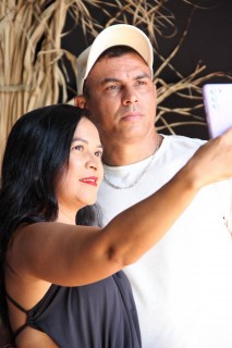 <a style='margin-left: 5px;' class='btn btn-xs btn-social btn-facebook' href='https://www.facebook.com/sharer/sharer.php?u=https://www.galeramix.com.br/imagem/a163/800-800-90/conteudo/site_galerias/163/gustavo-lima-costelaco-junior-seco-galeramix-271.jpg' rel='popup' data-width='500' data-height='400'><i class='fa fa-facebook'></i>Compartilhar <span class='hidden-xs'>no Facebook</span></a> <a class='btn btn-default btn-xs' target='_blank' href='imagem/a163/800-800-90/conteudo/site_galerias/163/gustavo-lima-costelaco-junior-seco-galeramix-271.jpg'><span class='glyphicon glyphicon-cloud-download'></span> Salvar</a>