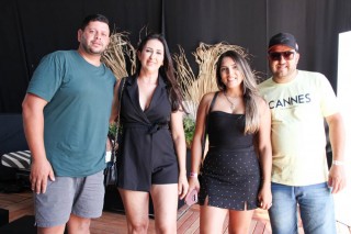 <a style='margin-left: 5px;' class='btn btn-xs btn-social btn-facebook' href='https://www.facebook.com/sharer/sharer.php?u=https://www.galeramix.com.br/imagem/a163/800-800-90/conteudo/site_galerias/163/gustavo-lima-costelaco-junior-seco-galeramix-272.jpg' rel='popup' data-width='500' data-height='400'><i class='fa fa-facebook'></i>Compartilhar <span class='hidden-xs'>no Facebook</span></a> <a class='btn btn-default btn-xs' target='_blank' href='imagem/a163/800-800-90/conteudo/site_galerias/163/gustavo-lima-costelaco-junior-seco-galeramix-272.jpg'><span class='glyphicon glyphicon-cloud-download'></span> Salvar</a>