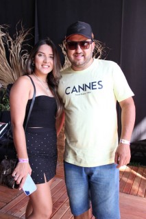 <a style='margin-left: 5px;' class='btn btn-xs btn-social btn-facebook' href='https://www.facebook.com/sharer/sharer.php?u=https://www.galeramix.com.br/imagem/a163/800-800-90/conteudo/site_galerias/163/gustavo-lima-costelaco-junior-seco-galeramix-274.jpg' rel='popup' data-width='500' data-height='400'><i class='fa fa-facebook'></i>Compartilhar <span class='hidden-xs'>no Facebook</span></a> <a class='btn btn-default btn-xs' target='_blank' href='imagem/a163/800-800-90/conteudo/site_galerias/163/gustavo-lima-costelaco-junior-seco-galeramix-274.jpg'><span class='glyphicon glyphicon-cloud-download'></span> Salvar</a>