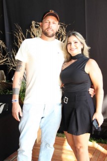 <a style='margin-left: 5px;' class='btn btn-xs btn-social btn-facebook' href='https://www.facebook.com/sharer/sharer.php?u=https://www.galeramix.com.br/imagem/a163/800-800-90/conteudo/site_galerias/163/gustavo-lima-costelaco-junior-seco-galeramix-278.jpg' rel='popup' data-width='500' data-height='400'><i class='fa fa-facebook'></i>Compartilhar <span class='hidden-xs'>no Facebook</span></a> <a class='btn btn-default btn-xs' target='_blank' href='imagem/a163/800-800-90/conteudo/site_galerias/163/gustavo-lima-costelaco-junior-seco-galeramix-278.jpg'><span class='glyphicon glyphicon-cloud-download'></span> Salvar</a>