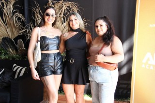 <a style='margin-left: 5px;' class='btn btn-xs btn-social btn-facebook' href='https://www.facebook.com/sharer/sharer.php?u=https://www.galeramix.com.br/imagem/a163/800-800-90/conteudo/site_galerias/163/gustavo-lima-costelaco-junior-seco-galeramix-281.jpg' rel='popup' data-width='500' data-height='400'><i class='fa fa-facebook'></i>Compartilhar <span class='hidden-xs'>no Facebook</span></a> <a class='btn btn-default btn-xs' target='_blank' href='imagem/a163/800-800-90/conteudo/site_galerias/163/gustavo-lima-costelaco-junior-seco-galeramix-281.jpg'><span class='glyphicon glyphicon-cloud-download'></span> Salvar</a>