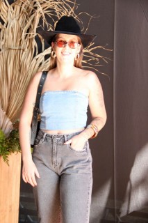 <a style='margin-left: 5px;' class='btn btn-xs btn-social btn-facebook' href='https://www.facebook.com/sharer/sharer.php?u=https://www.galeramix.com.br/imagem/a163/800-800-90/conteudo/site_galerias/163/gustavo-lima-costelaco-junior-seco-galeramix-285.jpg' rel='popup' data-width='500' data-height='400'><i class='fa fa-facebook'></i>Compartilhar <span class='hidden-xs'>no Facebook</span></a> <a class='btn btn-default btn-xs' target='_blank' href='imagem/a163/800-800-90/conteudo/site_galerias/163/gustavo-lima-costelaco-junior-seco-galeramix-285.jpg'><span class='glyphicon glyphicon-cloud-download'></span> Salvar</a>