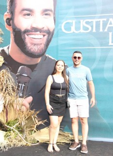 <a style='margin-left: 5px;' class='btn btn-xs btn-social btn-facebook' href='https://www.facebook.com/sharer/sharer.php?u=https://www.galeramix.com.br/imagem/a163/800-800-90/conteudo/site_galerias/163/gustavo-lima-costelaco-junior-seco-galeramix-34.jpg' rel='popup' data-width='500' data-height='400'><i class='fa fa-facebook'></i>Compartilhar <span class='hidden-xs'>no Facebook</span></a> <a class='btn btn-default btn-xs' target='_blank' href='imagem/a163/800-800-90/conteudo/site_galerias/163/gustavo-lima-costelaco-junior-seco-galeramix-34.jpg'><span class='glyphicon glyphicon-cloud-download'></span> Salvar</a>