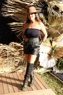 <a style='margin-left: 5px;' class='btn btn-xs btn-social btn-facebook' href='https://www.facebook.com/sharer/sharer.php?u=https://www.galeramix.com.br/imagem/a163/800-800-90/conteudo/site_galerias/163/gustavo-lima-costelaco-junior-seco-galeramix-38.jpg' rel='popup' data-width='500' data-height='400'><i class='fa fa-facebook'></i>Compartilhar <span class='hidden-xs'>no Facebook</span></a> <a class='btn btn-default btn-xs' target='_blank' href='imagem/a163/800-800-90/conteudo/site_galerias/163/gustavo-lima-costelaco-junior-seco-galeramix-38.jpg'><span class='glyphicon glyphicon-cloud-download'></span> Salvar</a>