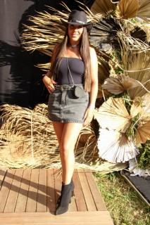 <a style='margin-left: 5px;' class='btn btn-xs btn-social btn-facebook' href='https://www.facebook.com/sharer/sharer.php?u=https://www.galeramix.com.br/imagem/a163/800-800-90/conteudo/site_galerias/163/gustavo-lima-costelaco-junior-seco-galeramix-39.jpg' rel='popup' data-width='500' data-height='400'><i class='fa fa-facebook'></i>Compartilhar <span class='hidden-xs'>no Facebook</span></a> <a class='btn btn-default btn-xs' target='_blank' href='imagem/a163/800-800-90/conteudo/site_galerias/163/gustavo-lima-costelaco-junior-seco-galeramix-39.jpg'><span class='glyphicon glyphicon-cloud-download'></span> Salvar</a>