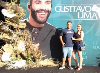 <a style='margin-left: 5px;' class='btn btn-xs btn-social btn-facebook' href='https://www.facebook.com/sharer/sharer.php?u=https://www.galeramix.com.br/imagem/a163/800-800-90/conteudo/site_galerias/163/gustavo-lima-costelaco-junior-seco-galeramix-44.jpg' rel='popup' data-width='500' data-height='400'><i class='fa fa-facebook'></i>Compartilhar <span class='hidden-xs'>no Facebook</span></a> <a class='btn btn-default btn-xs' target='_blank' href='imagem/a163/800-800-90/conteudo/site_galerias/163/gustavo-lima-costelaco-junior-seco-galeramix-44.jpg'><span class='glyphicon glyphicon-cloud-download'></span> Salvar</a>