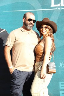 <a style='margin-left: 5px;' class='btn btn-xs btn-social btn-facebook' href='https://www.facebook.com/sharer/sharer.php?u=https://www.galeramix.com.br/imagem/a163/800-800-90/conteudo/site_galerias/163/gustavo-lima-costelaco-junior-seco-galeramix-47.jpg' rel='popup' data-width='500' data-height='400'><i class='fa fa-facebook'></i>Compartilhar <span class='hidden-xs'>no Facebook</span></a> <a class='btn btn-default btn-xs' target='_blank' href='imagem/a163/800-800-90/conteudo/site_galerias/163/gustavo-lima-costelaco-junior-seco-galeramix-47.jpg'><span class='glyphicon glyphicon-cloud-download'></span> Salvar</a>