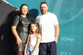 <a style='margin-left: 5px;' class='btn btn-xs btn-social btn-facebook' href='https://www.facebook.com/sharer/sharer.php?u=https://www.galeramix.com.br/imagem/a163/800-800-90/conteudo/site_galerias/163/gustavo-lima-costelaco-junior-seco-galeramix-49.jpg' rel='popup' data-width='500' data-height='400'><i class='fa fa-facebook'></i>Compartilhar <span class='hidden-xs'>no Facebook</span></a> <a class='btn btn-default btn-xs' target='_blank' href='imagem/a163/800-800-90/conteudo/site_galerias/163/gustavo-lima-costelaco-junior-seco-galeramix-49.jpg'><span class='glyphicon glyphicon-cloud-download'></span> Salvar</a>