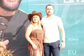 <a style='margin-left: 5px;' class='btn btn-xs btn-social btn-facebook' href='https://www.facebook.com/sharer/sharer.php?u=https://www.galeramix.com.br/imagem/a163/800-800-90/conteudo/site_galerias/163/gustavo-lima-costelaco-junior-seco-galeramix-5.jpg' rel='popup' data-width='500' data-height='400'><i class='fa fa-facebook'></i>Compartilhar <span class='hidden-xs'>no Facebook</span></a> <a class='btn btn-default btn-xs' target='_blank' href='imagem/a163/800-800-90/conteudo/site_galerias/163/gustavo-lima-costelaco-junior-seco-galeramix-5.jpg'><span class='glyphicon glyphicon-cloud-download'></span> Salvar</a>