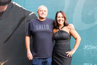 <a style='margin-left: 5px;' class='btn btn-xs btn-social btn-facebook' href='https://www.facebook.com/sharer/sharer.php?u=https://www.galeramix.com.br/imagem/a163/800-800-90/conteudo/site_galerias/163/gustavo-lima-costelaco-junior-seco-galeramix-51.jpg' rel='popup' data-width='500' data-height='400'><i class='fa fa-facebook'></i>Compartilhar <span class='hidden-xs'>no Facebook</span></a> <a class='btn btn-default btn-xs' target='_blank' href='imagem/a163/800-800-90/conteudo/site_galerias/163/gustavo-lima-costelaco-junior-seco-galeramix-51.jpg'><span class='glyphicon glyphicon-cloud-download'></span> Salvar</a>