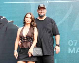 <a style='margin-left: 5px;' class='btn btn-xs btn-social btn-facebook' href='https://www.facebook.com/sharer/sharer.php?u=https://www.galeramix.com.br/imagem/a163/800-800-90/conteudo/site_galerias/163/gustavo-lima-costelaco-junior-seco-galeramix-53.jpg' rel='popup' data-width='500' data-height='400'><i class='fa fa-facebook'></i>Compartilhar <span class='hidden-xs'>no Facebook</span></a> <a class='btn btn-default btn-xs' target='_blank' href='imagem/a163/800-800-90/conteudo/site_galerias/163/gustavo-lima-costelaco-junior-seco-galeramix-53.jpg'><span class='glyphicon glyphicon-cloud-download'></span> Salvar</a>