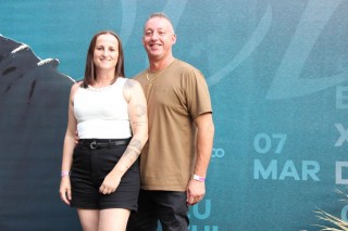 <a style='margin-left: 5px;' class='btn btn-xs btn-social btn-facebook' href='https://www.facebook.com/sharer/sharer.php?u=https://www.galeramix.com.br/imagem/a163/800-800-90/conteudo/site_galerias/163/gustavo-lima-costelaco-junior-seco-galeramix-57.jpg' rel='popup' data-width='500' data-height='400'><i class='fa fa-facebook'></i>Compartilhar <span class='hidden-xs'>no Facebook</span></a> <a class='btn btn-default btn-xs' target='_blank' href='imagem/a163/800-800-90/conteudo/site_galerias/163/gustavo-lima-costelaco-junior-seco-galeramix-57.jpg'><span class='glyphicon glyphicon-cloud-download'></span> Salvar</a>