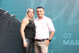 <a style='margin-left: 5px;' class='btn btn-xs btn-social btn-facebook' href='https://www.facebook.com/sharer/sharer.php?u=https://www.galeramix.com.br/imagem/a163/800-800-90/conteudo/site_galerias/163/gustavo-lima-costelaco-junior-seco-galeramix-60.jpg' rel='popup' data-width='500' data-height='400'><i class='fa fa-facebook'></i>Compartilhar <span class='hidden-xs'>no Facebook</span></a> <a class='btn btn-default btn-xs' target='_blank' href='imagem/a163/800-800-90/conteudo/site_galerias/163/gustavo-lima-costelaco-junior-seco-galeramix-60.jpg'><span class='glyphicon glyphicon-cloud-download'></span> Salvar</a>