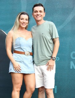 <a style='margin-left: 5px;' class='btn btn-xs btn-social btn-facebook' href='https://www.facebook.com/sharer/sharer.php?u=https://www.galeramix.com.br/imagem/a163/800-800-90/conteudo/site_galerias/163/gustavo-lima-costelaco-junior-seco-galeramix-61.jpg' rel='popup' data-width='500' data-height='400'><i class='fa fa-facebook'></i>Compartilhar <span class='hidden-xs'>no Facebook</span></a> <a class='btn btn-default btn-xs' target='_blank' href='imagem/a163/800-800-90/conteudo/site_galerias/163/gustavo-lima-costelaco-junior-seco-galeramix-61.jpg'><span class='glyphicon glyphicon-cloud-download'></span> Salvar</a>