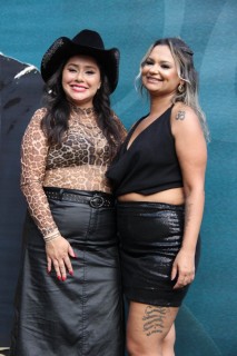 <a style='margin-left: 5px;' class='btn btn-xs btn-social btn-facebook' href='https://www.facebook.com/sharer/sharer.php?u=https://www.galeramix.com.br/imagem/a163/800-800-90/conteudo/site_galerias/163/gustavo-lima-costelaco-junior-seco-galeramix-67.jpg' rel='popup' data-width='500' data-height='400'><i class='fa fa-facebook'></i>Compartilhar <span class='hidden-xs'>no Facebook</span></a> <a class='btn btn-default btn-xs' target='_blank' href='imagem/a163/800-800-90/conteudo/site_galerias/163/gustavo-lima-costelaco-junior-seco-galeramix-67.jpg'><span class='glyphicon glyphicon-cloud-download'></span> Salvar</a>