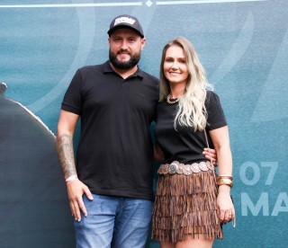 <a style='margin-left: 5px;' class='btn btn-xs btn-social btn-facebook' href='https://www.facebook.com/sharer/sharer.php?u=https://www.galeramix.com.br/imagem/a163/800-800-90/conteudo/site_galerias/163/gustavo-lima-costelaco-junior-seco-galeramix-7.jpg' rel='popup' data-width='500' data-height='400'><i class='fa fa-facebook'></i>Compartilhar <span class='hidden-xs'>no Facebook</span></a> <a class='btn btn-default btn-xs' target='_blank' href='imagem/a163/800-800-90/conteudo/site_galerias/163/gustavo-lima-costelaco-junior-seco-galeramix-7.jpg'><span class='glyphicon glyphicon-cloud-download'></span> Salvar</a>